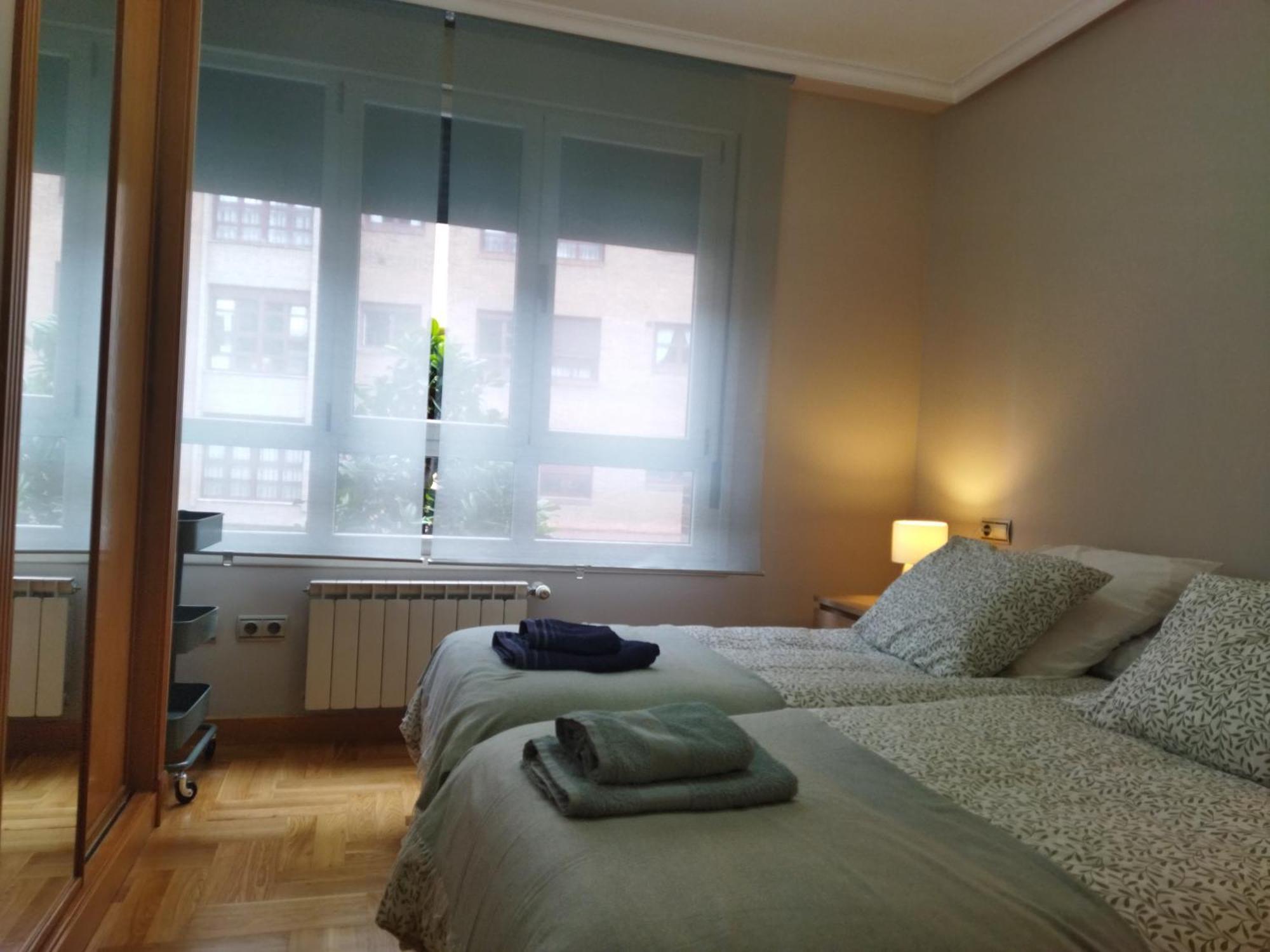Céntrico apartamento en Oviedo con parking y wifi Exterior foto